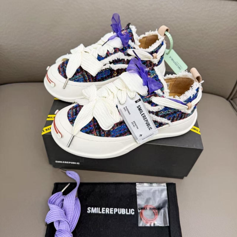 Smilerepublic Canvas Shoes